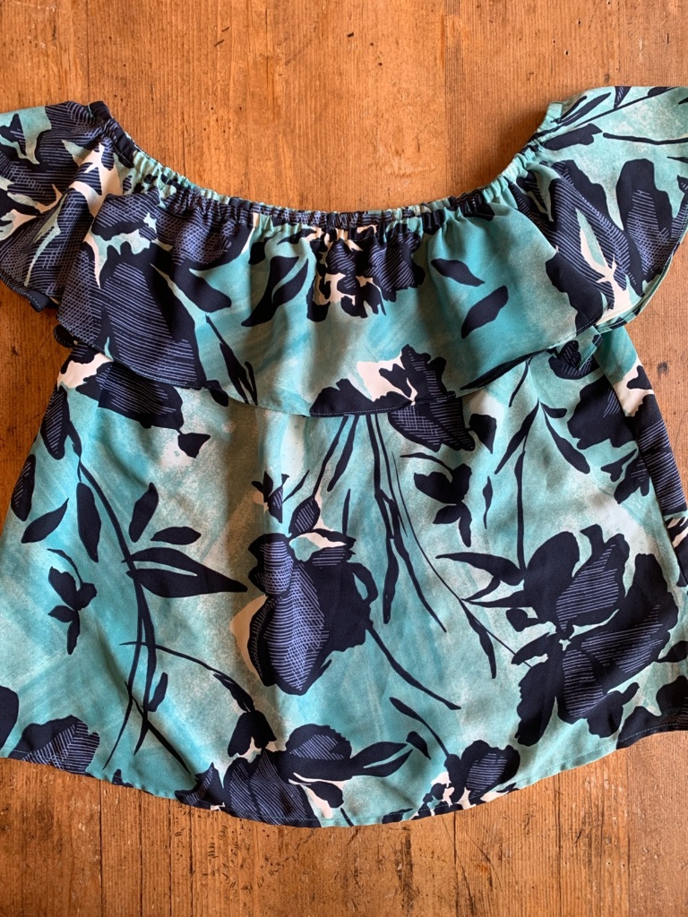 Mauve Off-Shoulder Floral Ruffle Crop Top in Teal and Navy